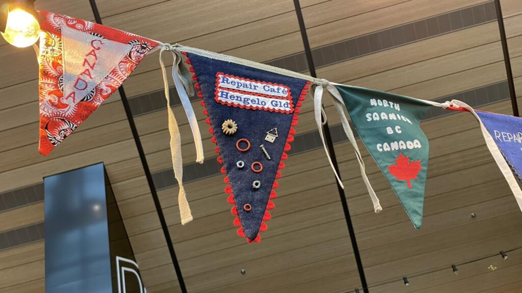 Vaandel gemaakt ter ere van het 15 jarig bestaan van Repaircafe Internationaal